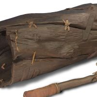 Percussion sound tool from a hollow woonden trunk